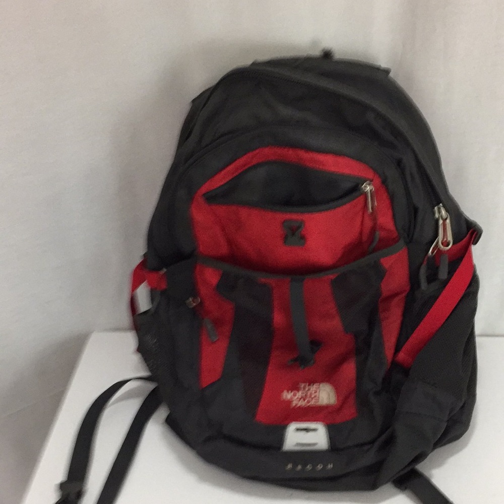 The North Face Red Recon Backpack Padded Back , Straps Hiking - Picture 2 of 15